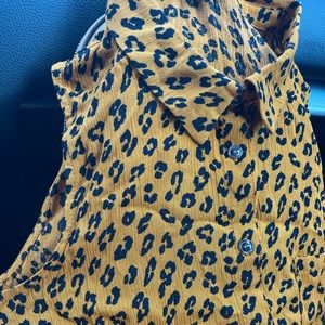 Sleeveless print shirt